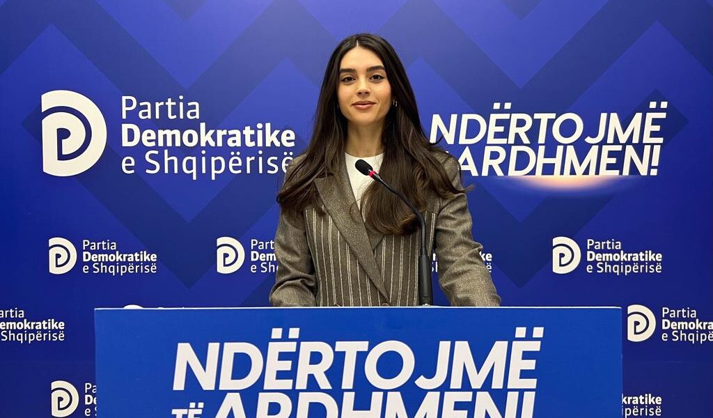 PD, Andia Ulliri: Projekt-buxheti nuk jep asgjë domethënëse për të rinjtë shqiptarë. Qeveria nuk bën asnjë përpjekje për të ngjallur shpresën për të rinjtë që të qëndrojnë në vendin e tyre