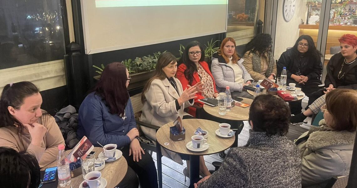 Sekretarja për gruan në PD, Taulanda Jupi, takim me gra e vajza të degës 8 në Tiranë