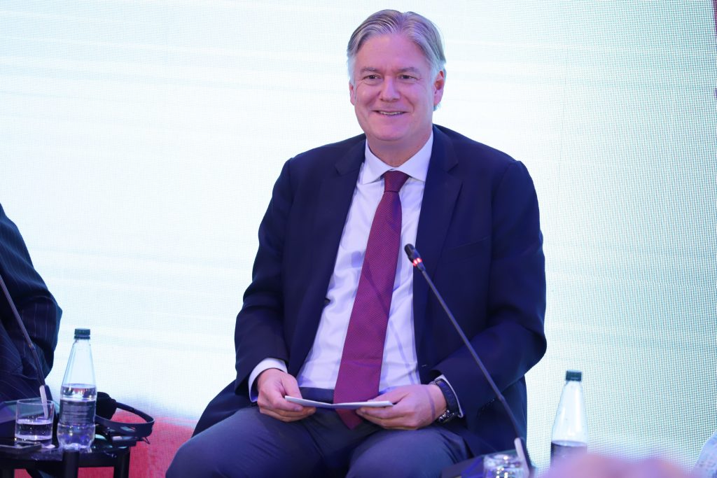 Antonio López-Istúriz White: Mos dëgjoni çfarë thotë kryeministri, ai po ndien humbjen! Ftoj Berishën që, javën tjetër, të vijë në Spanjë, në Kongresin e Partisë Popullore në Valencia