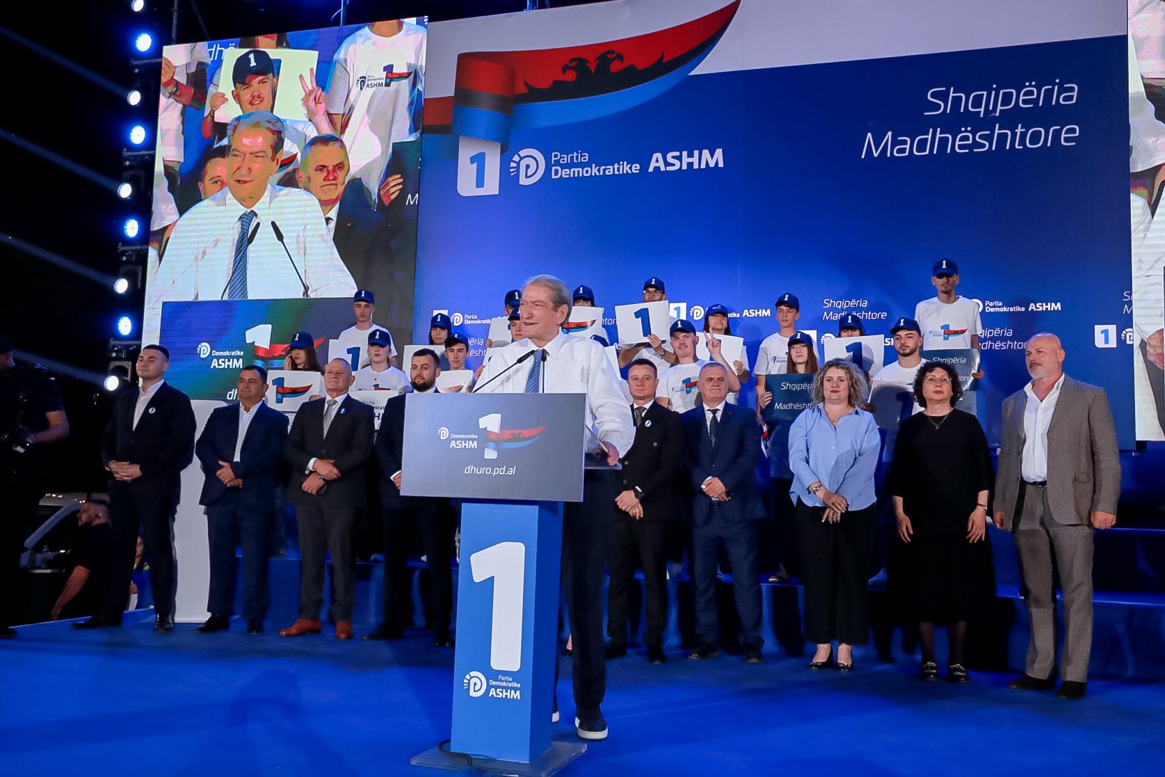 berisha-n-vlor-sheshin-e-flamurit-do-e-kthejm-n-identitet-jam