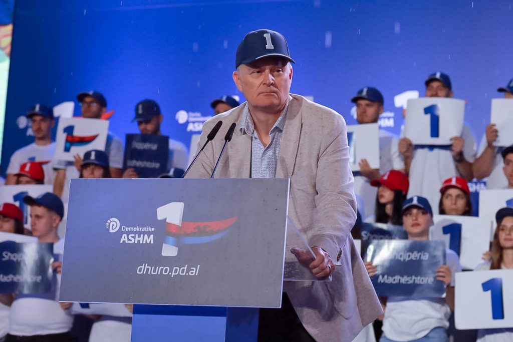 Lordi britanik entuziazmon demokratët: Fitorja është kaq afër! Votoni për PD, e ardhmja është e shkëlqyer