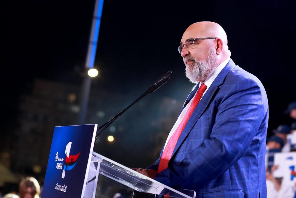 Chris LaCivita: Gjithë bota i ka sytë nga këto zgjedhje. Vendosni besimin tuaj tek një mjek, i cili do të shpëtojë të ardhmen e Shqipërisë