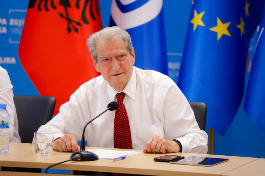 Misioni ynë është Rama të mos e gëzojë këtë mandat/ Berisha konstituon kryesinë e grupit parlamentar të PD: Gazment Bardhi kryetar i grupit parlamentar, Këlliçi dhe Alizoti nënkryetarë. Nënkryetar i Kuvendit, Agron Gjekmarkaj