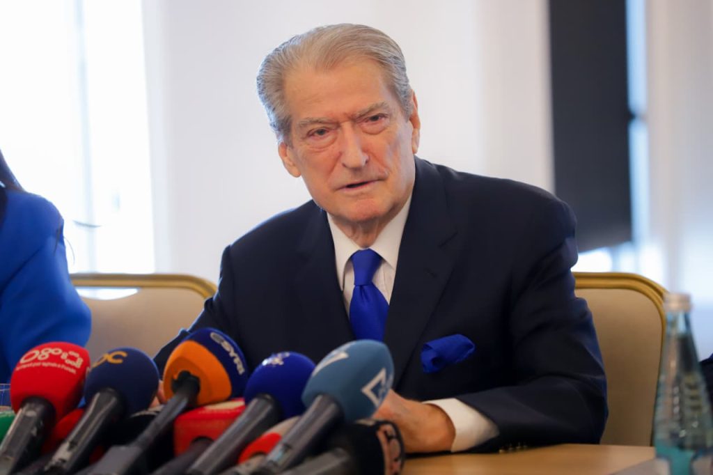 Berisha me deputetët e rinj: Raporti juaj më thelbësor është ai me zgjedhësit! Nuk duhet t’i shkëpusni kurrë lidhjet me ta