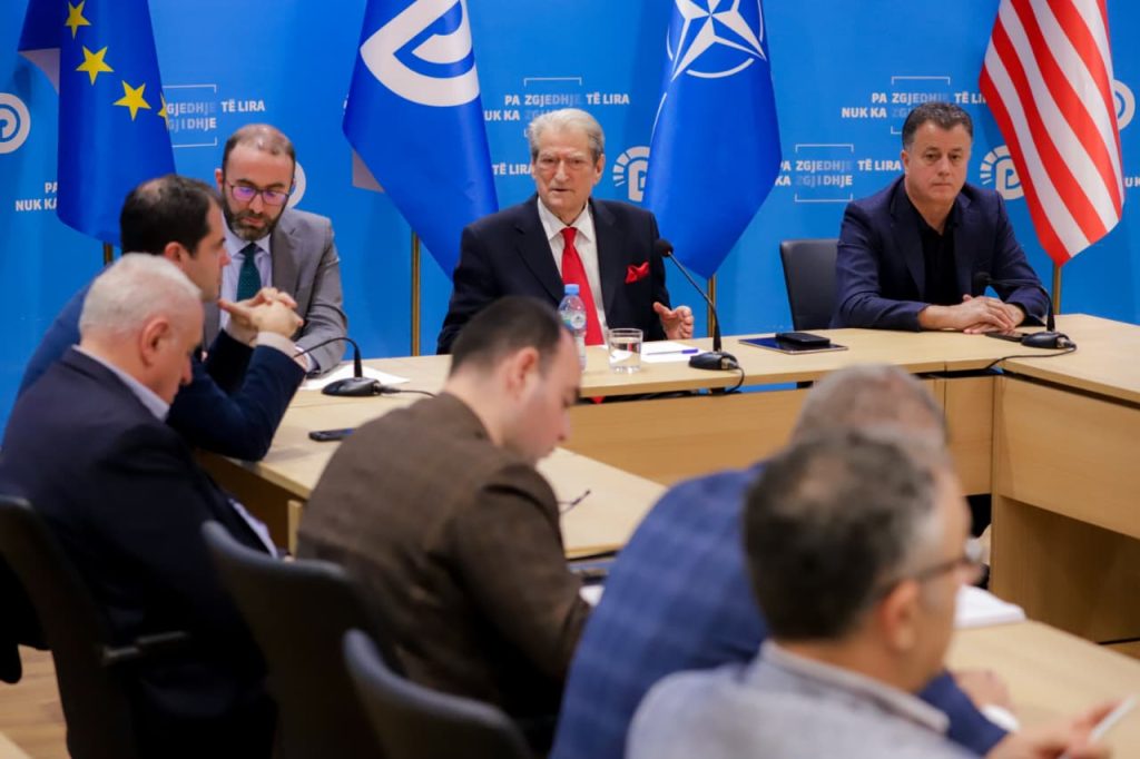 Berisha: Nuk do pajtohemi me dhunimin e të drejtave të opozitës në parlament, do u japim përgjigjen që meritojnë!