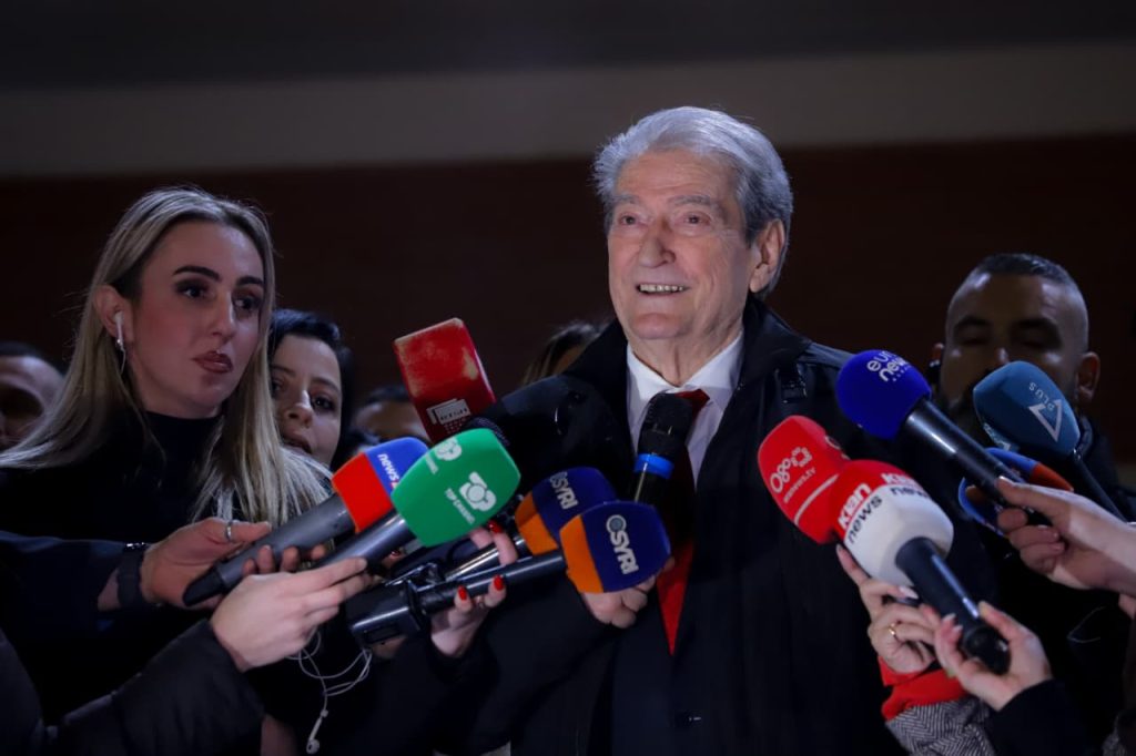 Berisha falënderon protestuesit: Ky mision do përcaktojë fatin e Shqipërisë, fatin e demokracisë, fatin e familjes shqiptare