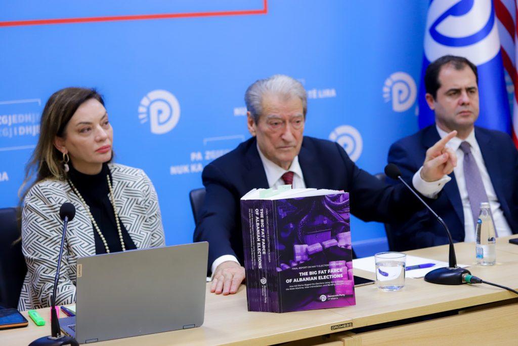 Berisha prezanton publikimin e PD ‘Farsa e madhe e majmur e zgjedhjeve në Shqipëri’ me mbi 1500 faqe dhe mbi 2 mijë prova