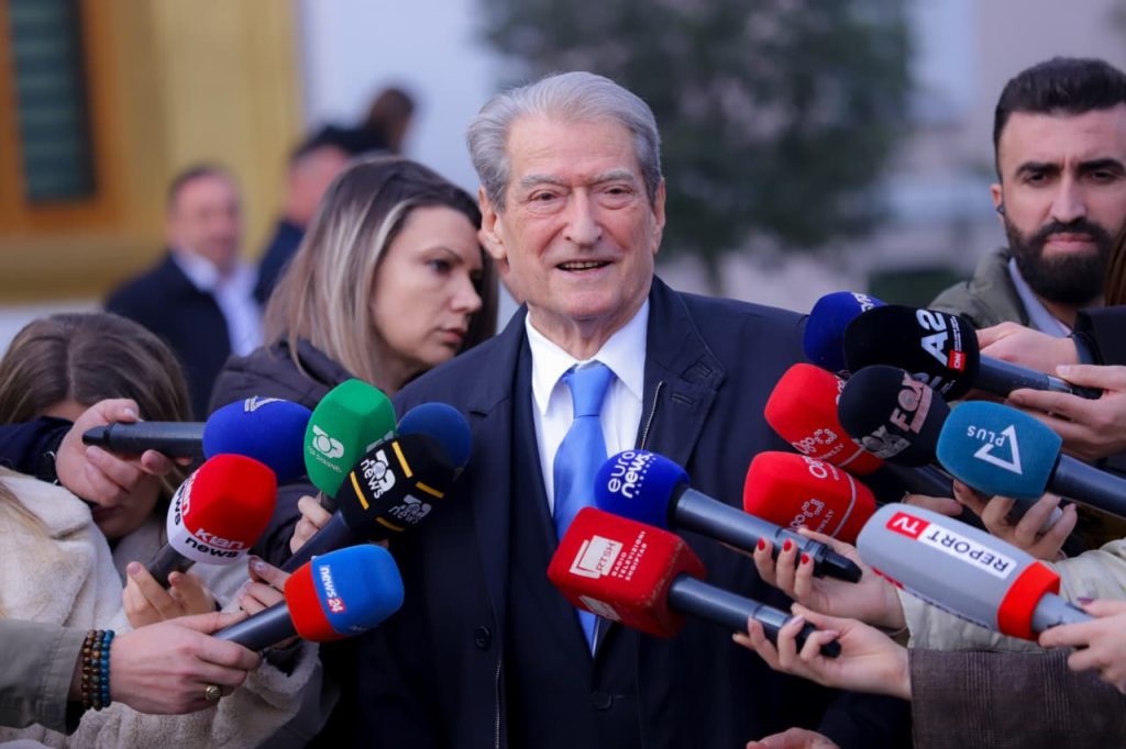 Berisha: Rama ka vendosur mbrëmë të mbajë Lindën dhe të lëshojë Belindën!