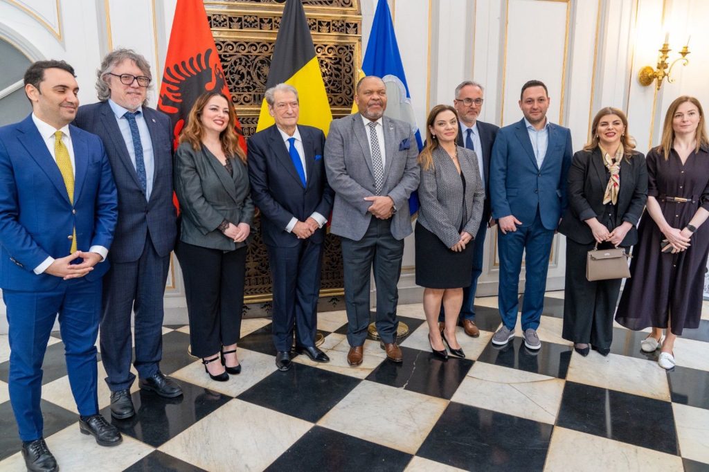 Turi në Bruksel: Sali Berisha takon Presidentin e Parlamentit të Rajonit të Brukselit