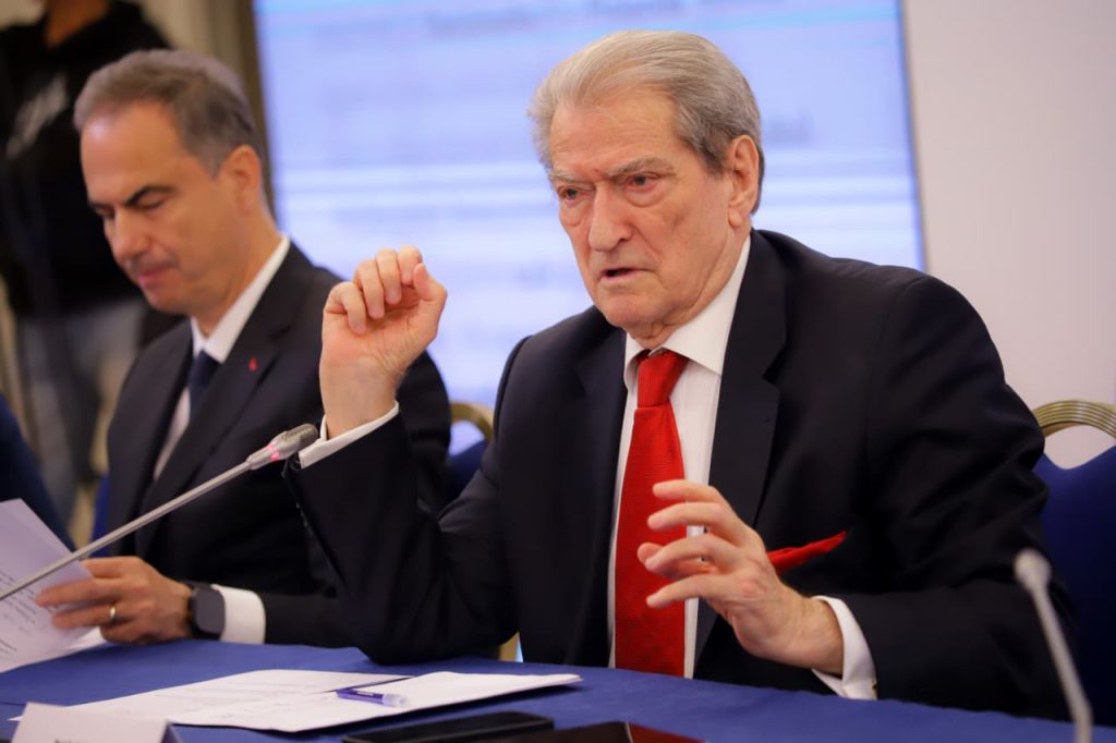 Berisha: Reforma duhet t’u përgjigjet kërkesave të integrimit të vendit në BE, nuk pranojmë Komitete Ekzekutive