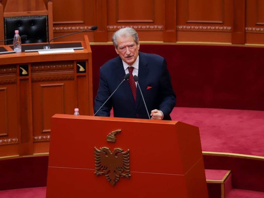 Berisha: Duhet të merremi vetëm me plotësimin e kërkesave absolutisht të drejta të protestuesve! Kërkoj urgjentisht mocion me debat me Ramën