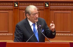 Berisha-Maznikut: Pse ti je këtu dhe Erion Veliaj është në burg për të njëjtat krime? Si vjen këtu e sjell një dokument e thua nuk janë pyetur qytetarët