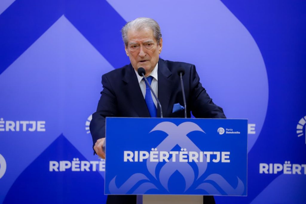 Berisha: Mbrëmë pas mesnate, mandatet e krimit u hodhën si shigjeta kundër qytetarëve të 15 bashkive! Deputetët e partisë së krimit shkelmuan interesat e zgjedhësve të tyre